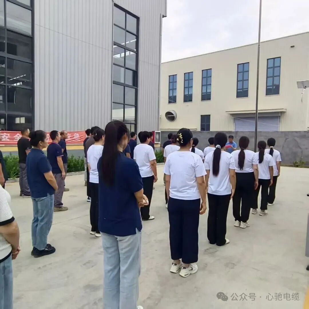 升旗2.jpg 升旗2.jpg