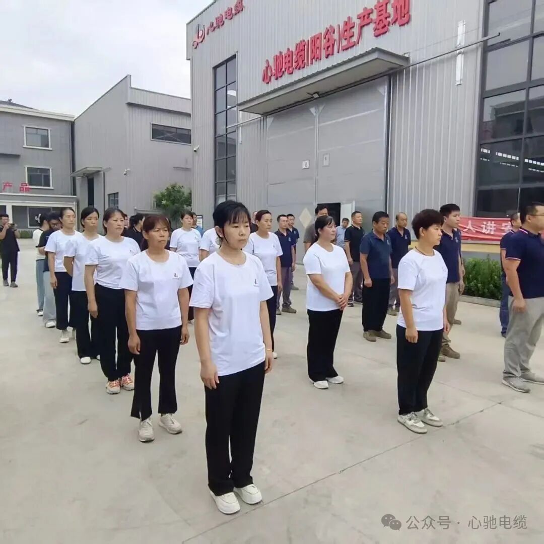 升旗1.jpg 升旗1.jpg